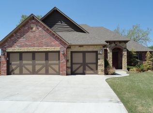 9821 SW 27th St, Yukon, OK 73099