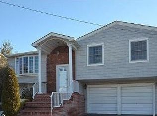 3353 Robbin Ln, Merrick, NY 11566