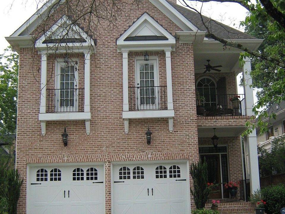 Mini mansion in the heart of Brook Haven Heights