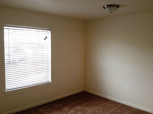 4th image of 917 SE 9th Dr APT 212