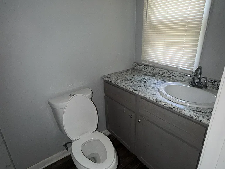 1403 Edgewood Dr — Photo 16