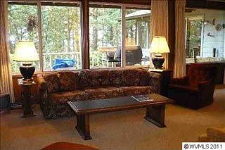 4th image of 1734 37th Ave NW