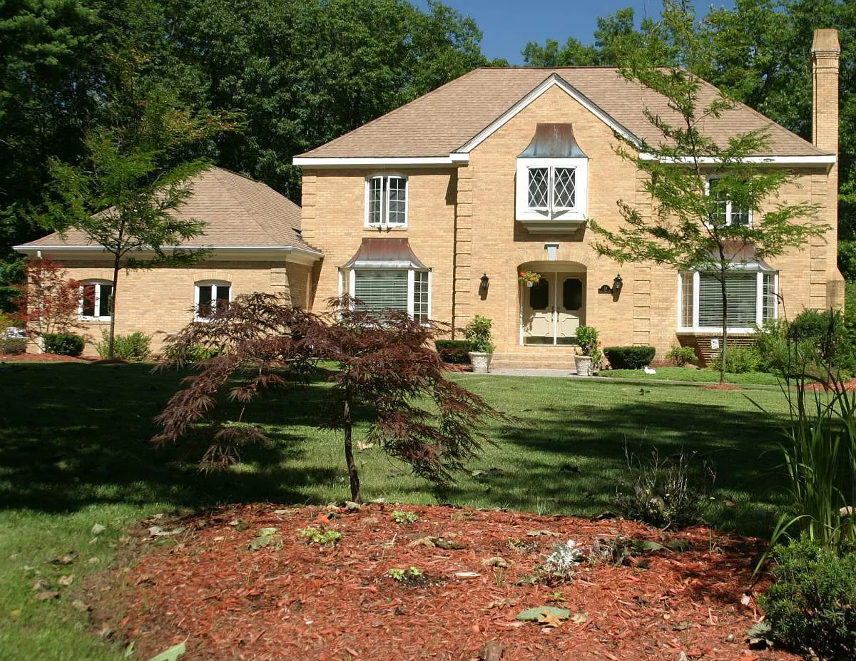4 bed, 2.5 bath, 3700 sqft, $5,295 — Photo 1