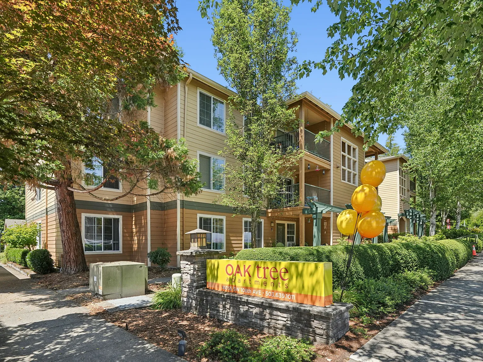 Oak Tree Apartments — Photo 2