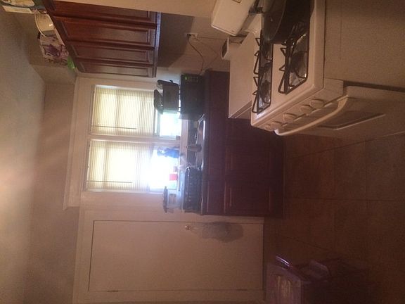 3rd image of 388 Halsted St