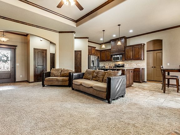 4th image of 542 W Chickasaw Court Way