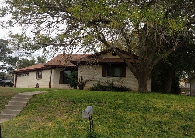 1st image of 202 Quail Dr
