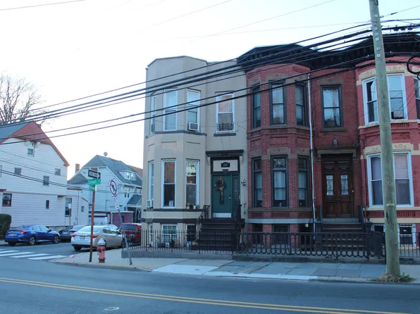 185 Summit Avenue image 2 of 5