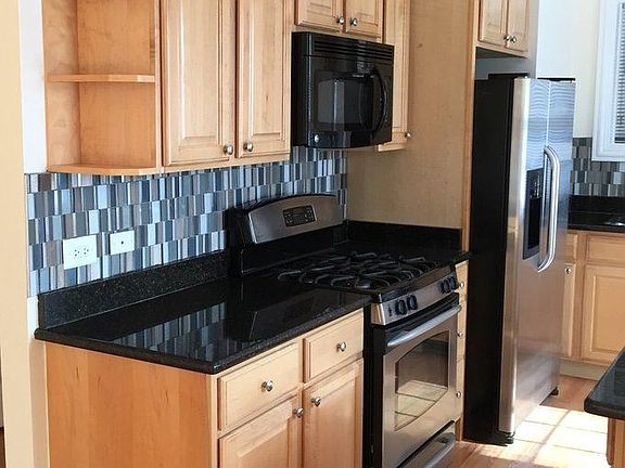 4th image of 817 Chicago Ave APT 6