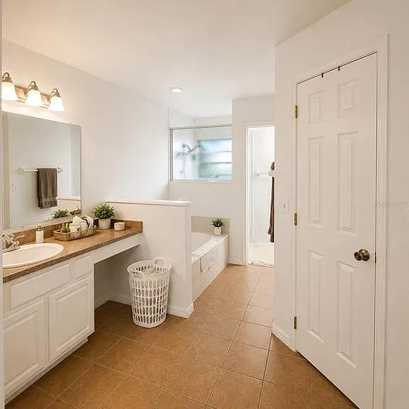 2113 N Normandy Blvd — Photo 9