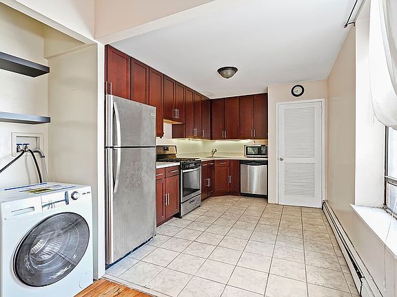 3rd image of 1206 Pacific St #4G