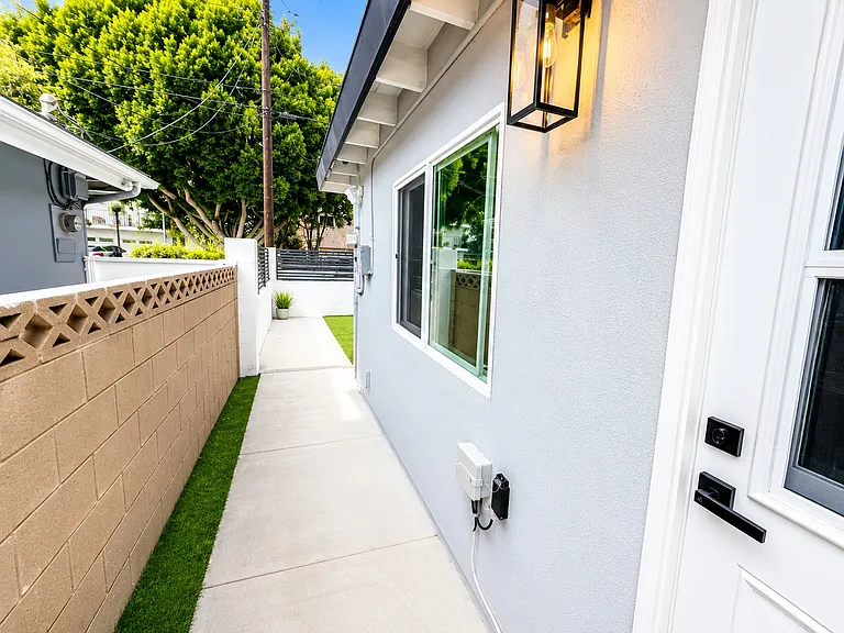 5920 Wilkinson Ave — Photo 39