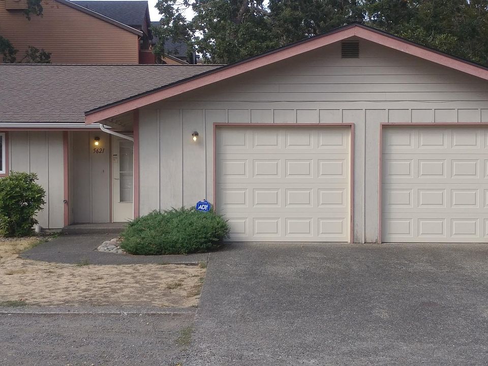Front of Home with 2 car garage