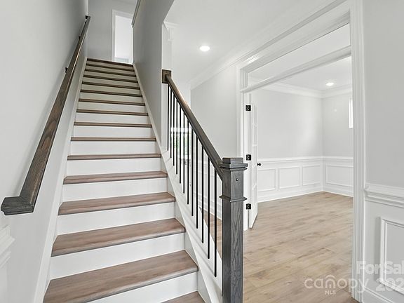 5th image of 130 Longford Way