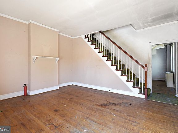5th image of 104 10th St