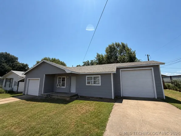 712 Nichols Ave, Checotah, OK 74426
