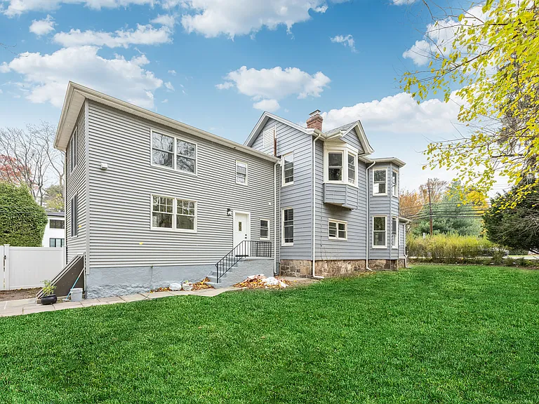 684 Closter Dock Rd — Photo 32