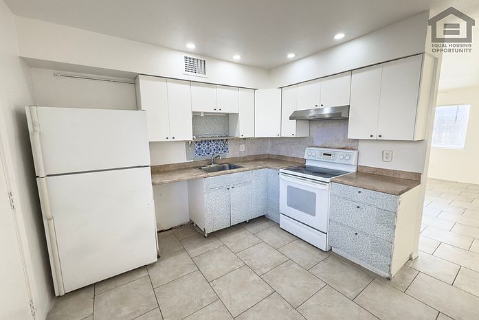 1st image of 308 E Vogel Ave APT 4