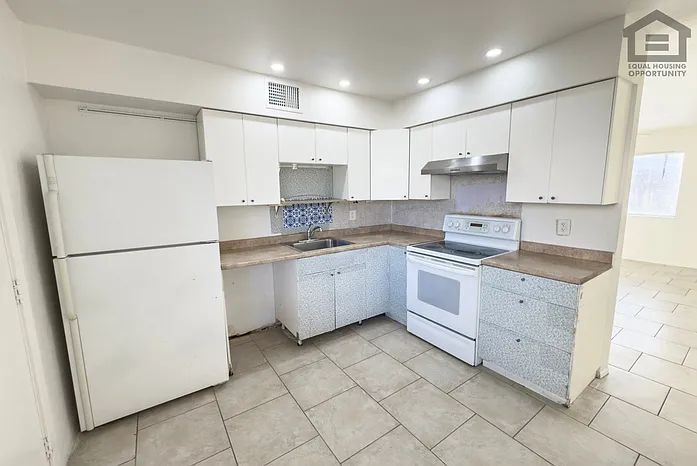 308 E Vogel Ave #4
