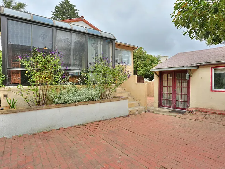 1033 W Micheltorena St — Photo 1