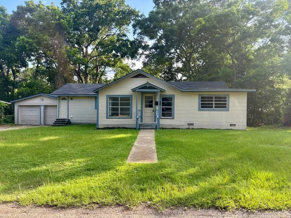1122 N 9th Ave, Laurel, MS 39440