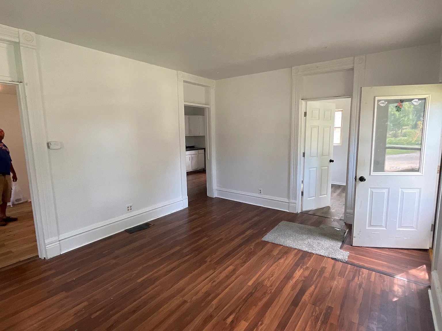 3 bed, 832 sqft, $975 — Photo 2
