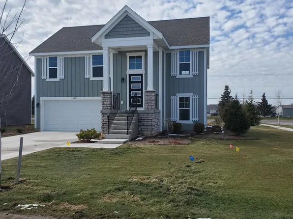 7493 Legend Ct, Caledonia, MI 49316