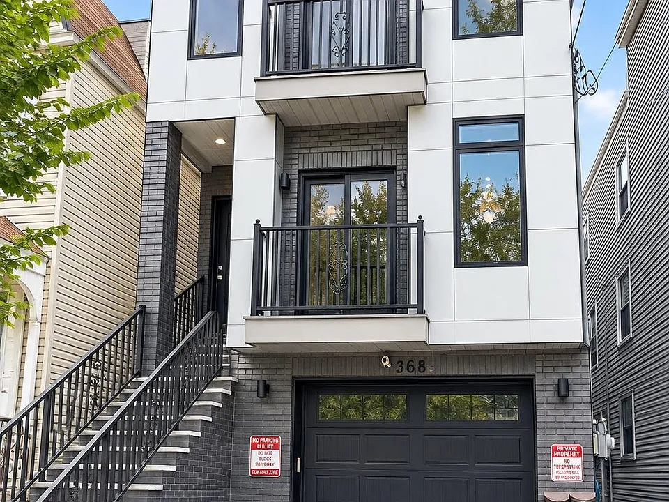 368 Armstrong Ave