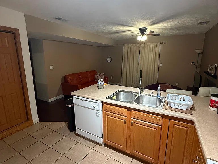 421 Creekside Dr #421 — Photo 2