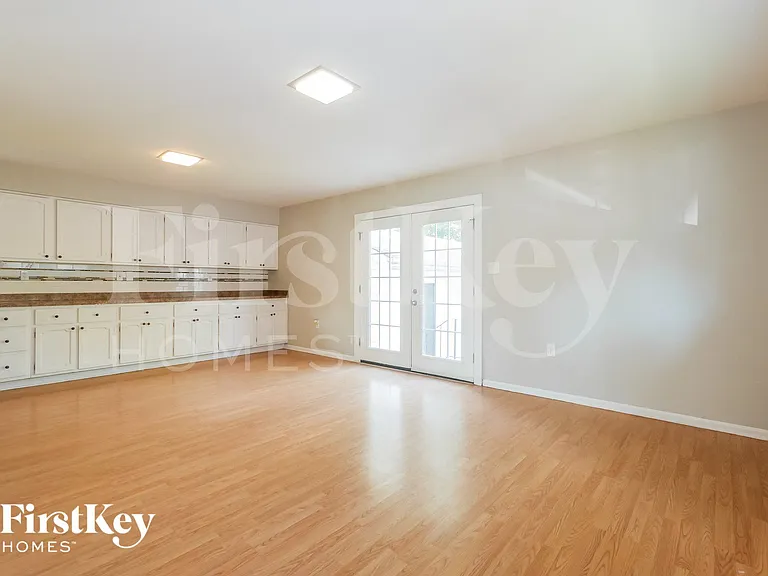 728 Watson St — Photo 4