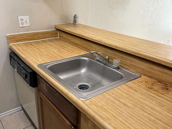 5th image of 9520 Royal Ln APT 214