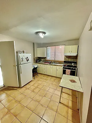 Rented by Amorelli Realty | media 8