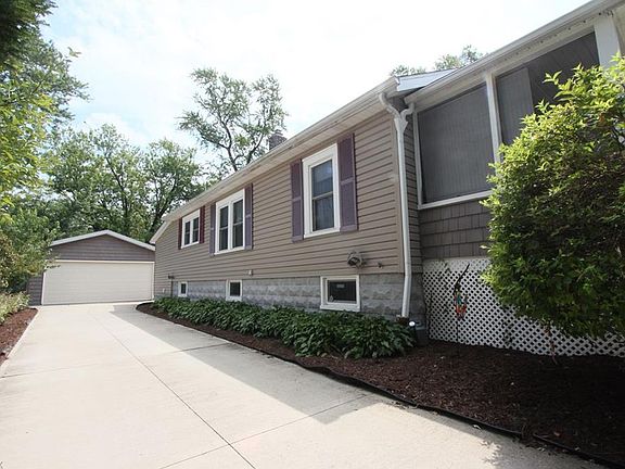 2nd image of 425 Parkside Dr