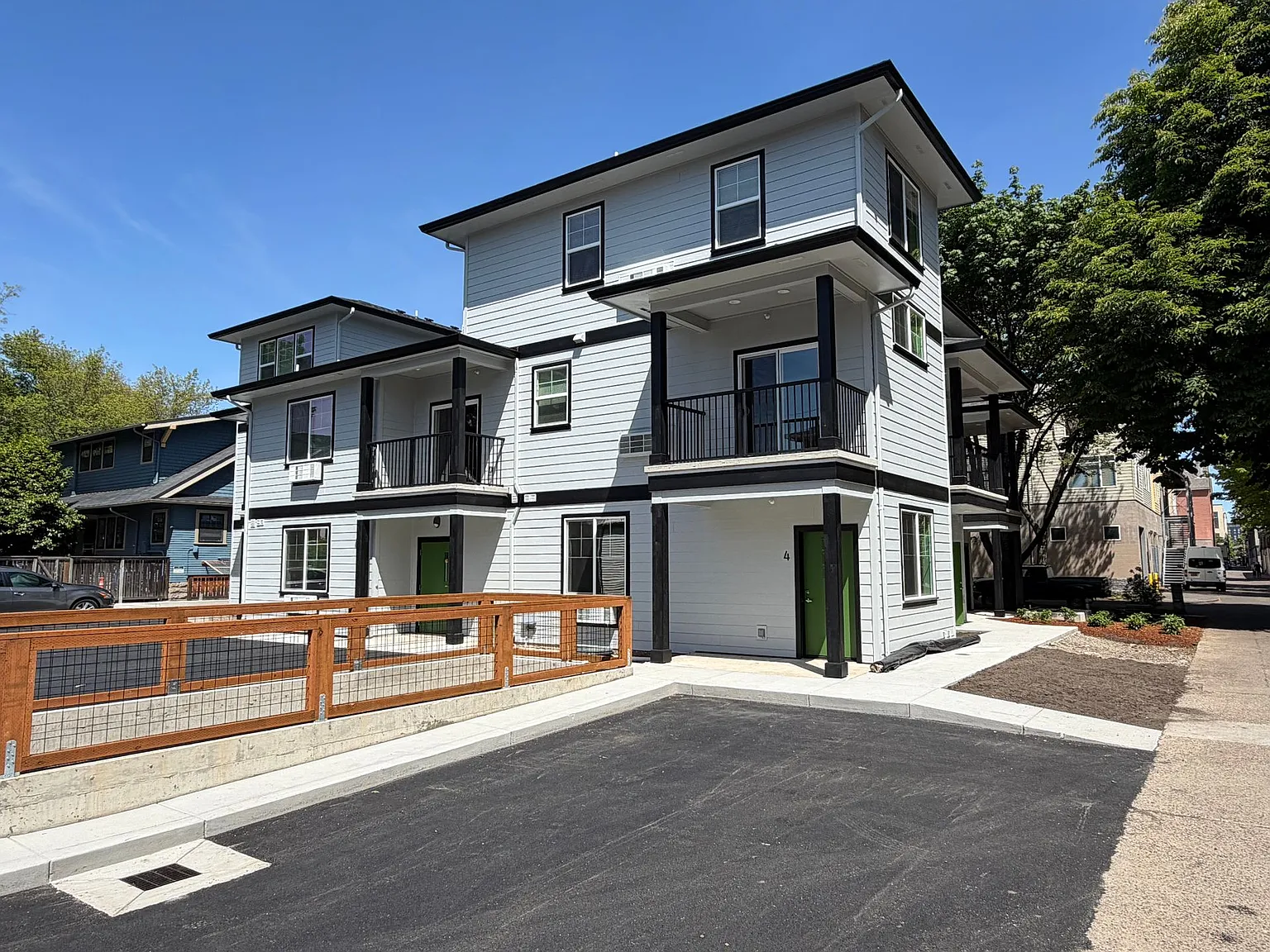 Brand New 2 bedroom 1.5 bath unit — Photo 3