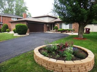 815 Bradoc St, Chicago Heights, IL 60411