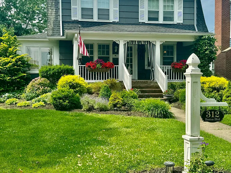 312 Boston Blvd — Photo 1