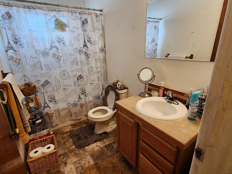111 E Plum St — Photo 8