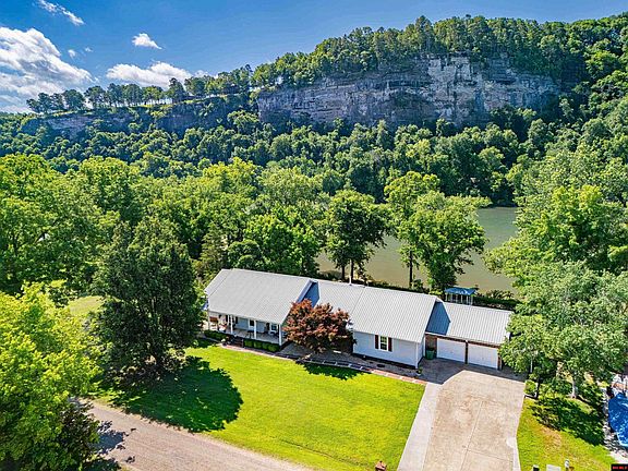 3rd image of 3582 Riverview Dr