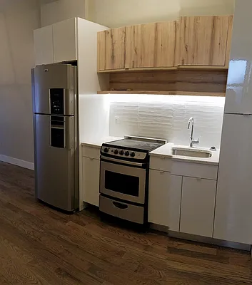 Rented by Lilia Anastasiadis, LREB | media 42