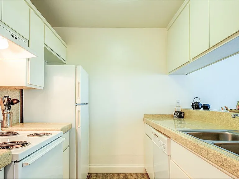 Almaden Terrace — Photo 18