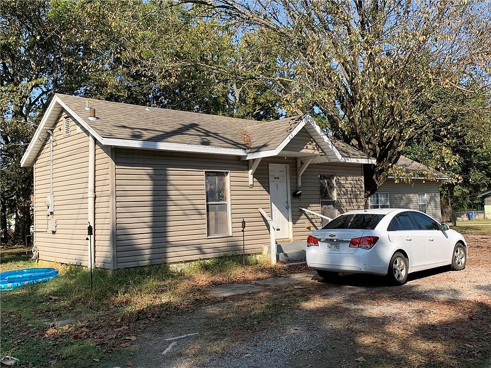 2nd image of 806-808 N 16th Cir