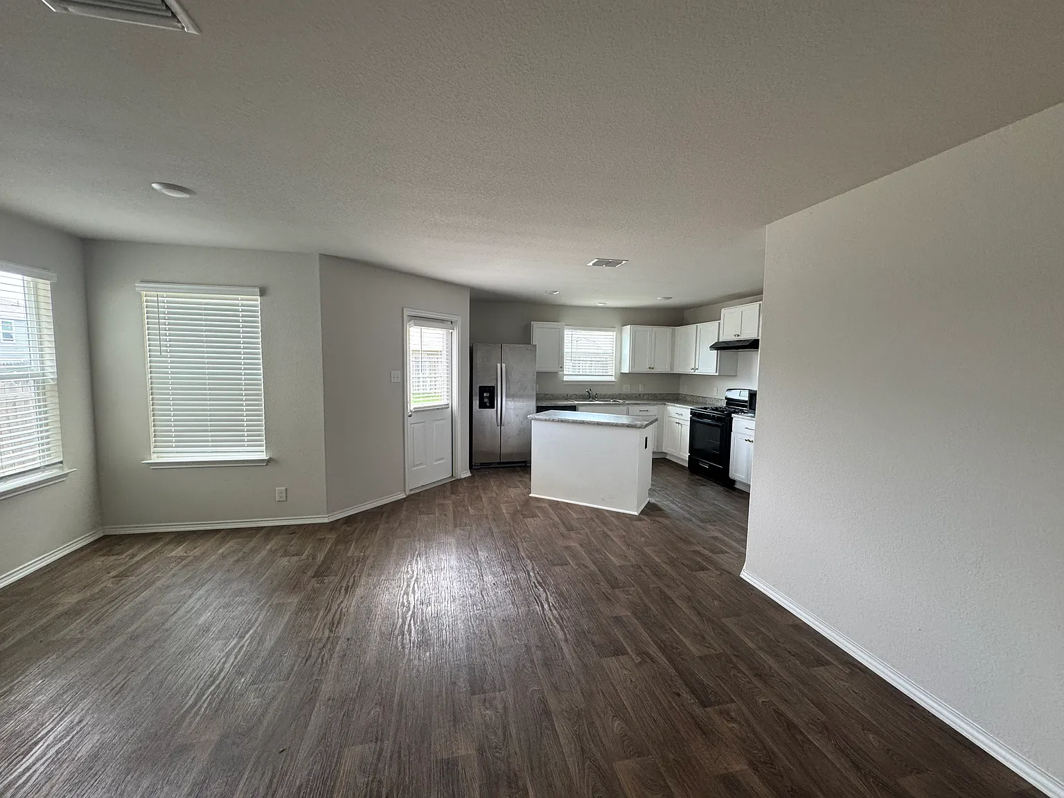 3 bed, 1307 sqft, $1,500 — Photo 2