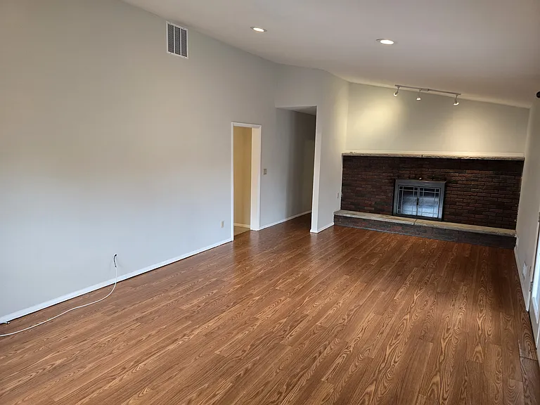 625 Wood Ave #B — Photo 6