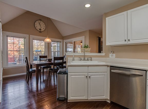4th image of 4448 Longmeadow Dr