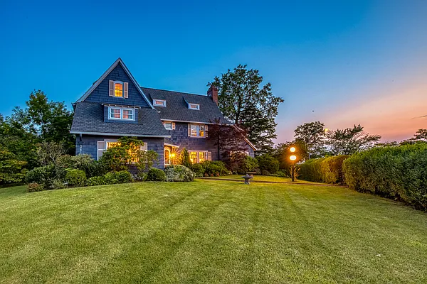 Sold by Century 21 American Homes | media 2