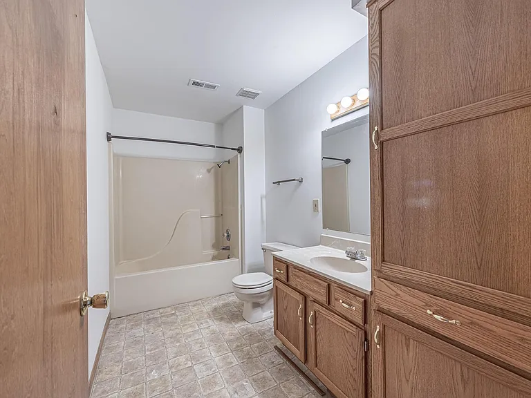 4020 N Christopher Ct — Photo 11