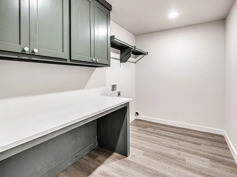 616 W 2nd St #100 — Photo 28