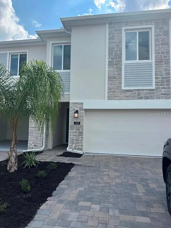 4 bed, 3.5 bath, 1944 sqft, $2,450 — Photo 1