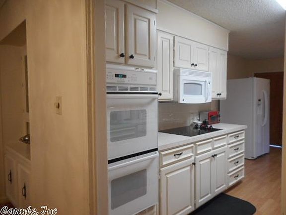3rd image of 2211 Richmond St