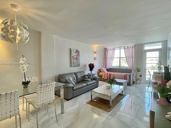 2nd image of 910 Jefferson Ave #00